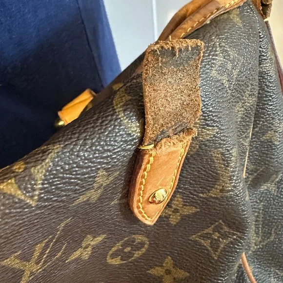 Louis Vuitton Monogram Canvas Shoulder Bag with Tan Leather Trim - Picture 5 of 14